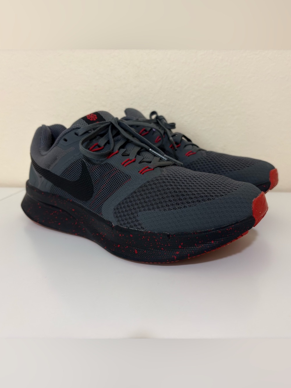 MEN'S NIKE RUN SWIFT 3 RUNNING SHOES  size 8